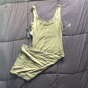 Shinestar solid olive green midi dress brand new with tags in Medium
